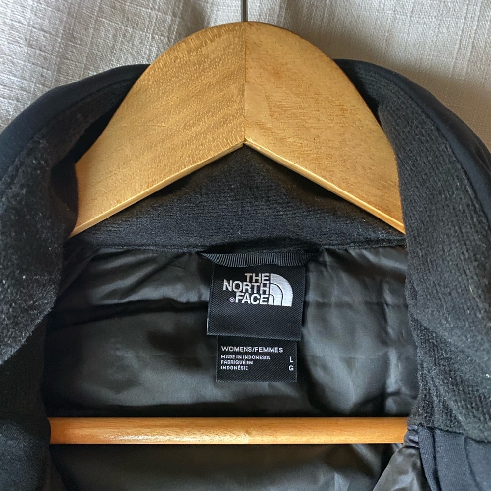 The North Face Mashup Women's Black Jacket - Picture 3 of 3